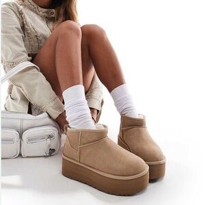 UGG Ultra Mini Platform Boots Sand Size 7 Winter Warm Cozy Boot